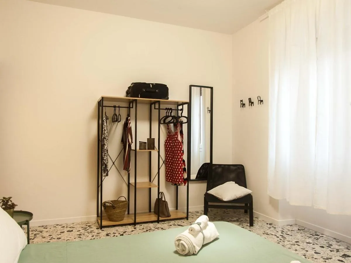 Four Rooms Alghero 2*,  Italien